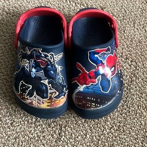Boys Spider-Man vs Venom Crocs size 12